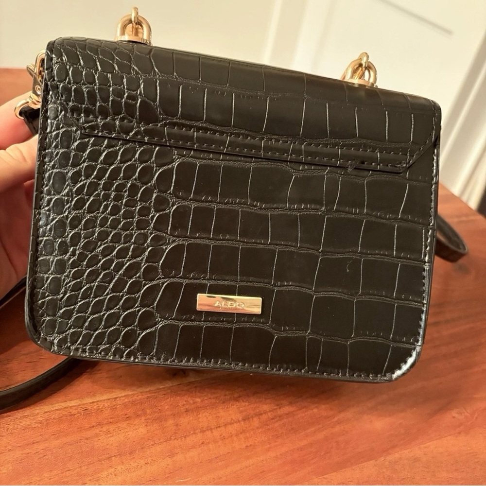 Aldo Black Croc Embossed Crossbody Bag Purse Handbag Gold Detail Belt Strap LN - Picture 6 of 7